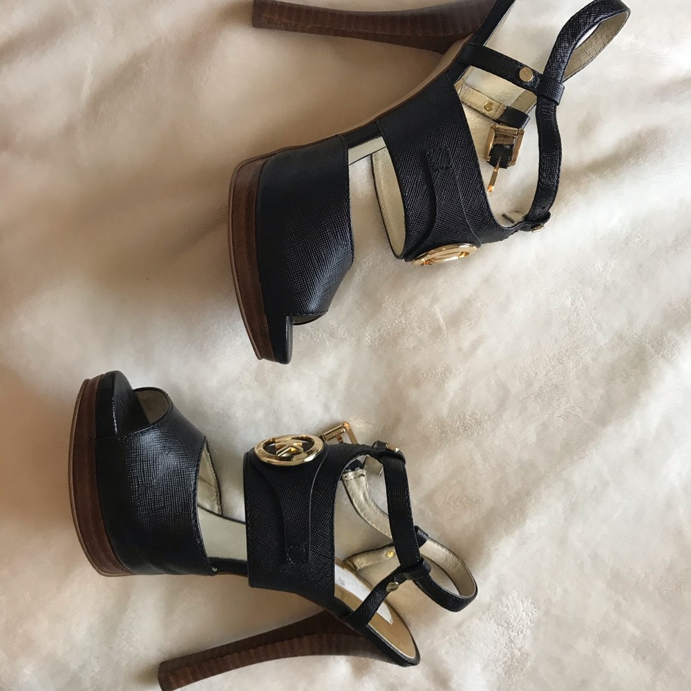 Heels - Picture 2 of 5
